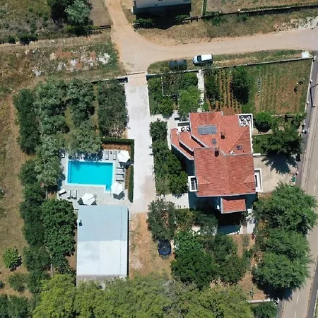 Milka - Heated Pool